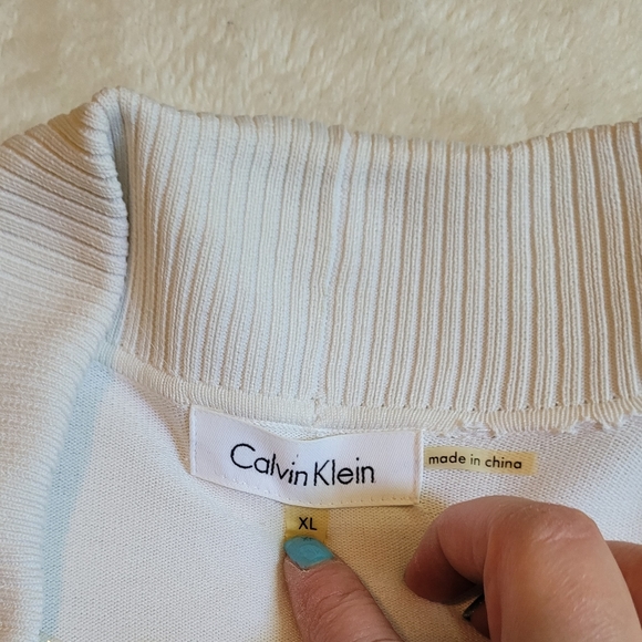Size XL - Calvin Klein white shell-like sweater - Picture 2 of 2